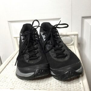 Under armour athletic shoes size 7Y